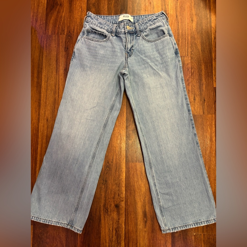 Hollister Low Rise Baggy Medium Wash jeans